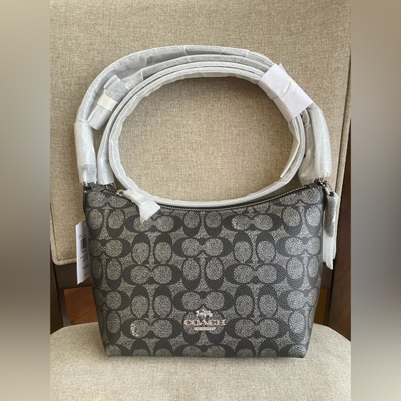 NWT！COACH ZIP TOP SHOULDER BAG IN SIGNATURE CANVAS（COACH CW391）